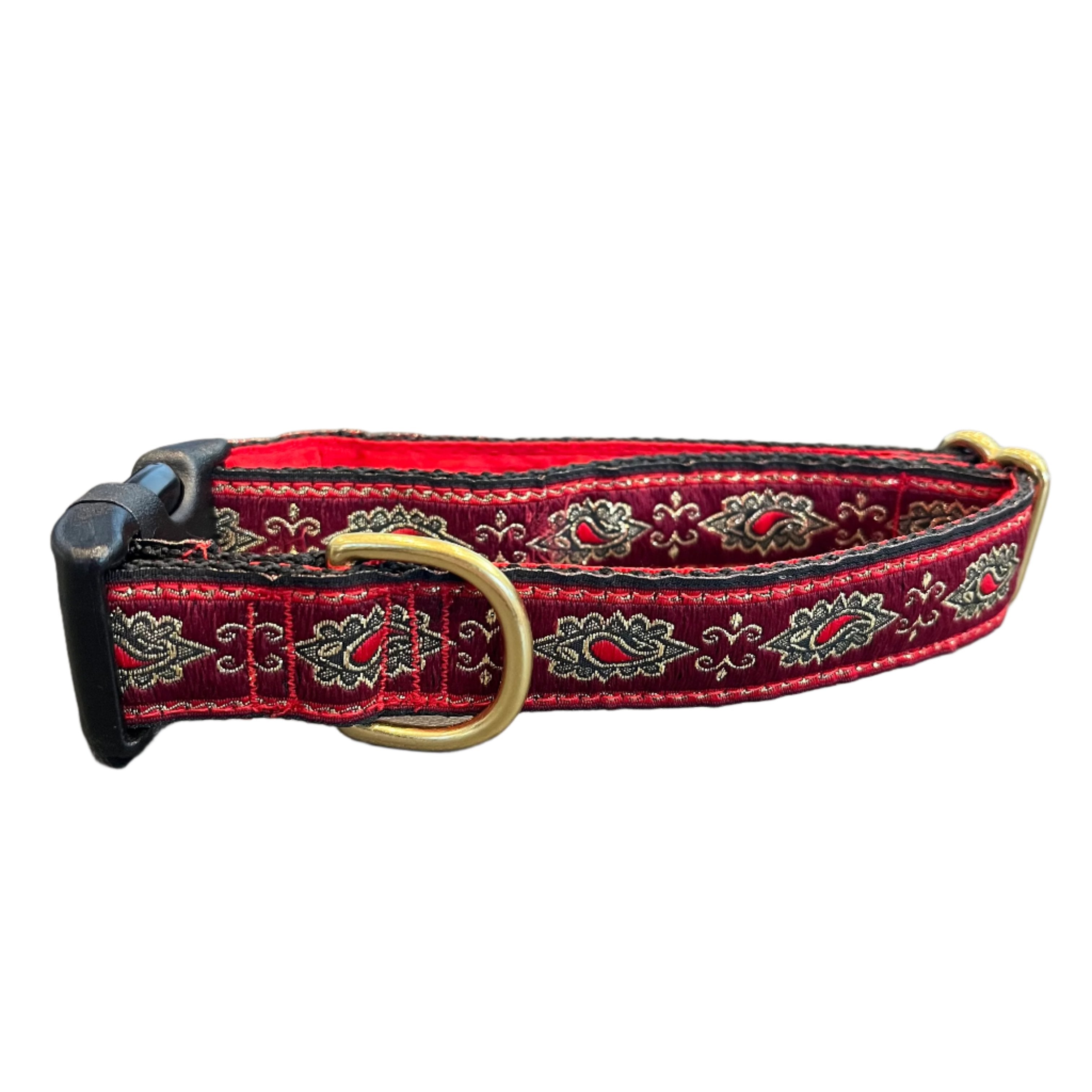 Mackenzie Collar Maroon Paisley Medallions