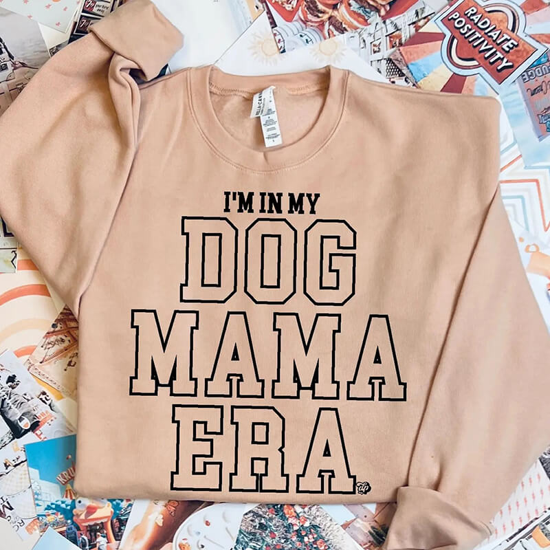 The Dapper Paw Sweatshirt 'In My Dog Mom Era' Peach