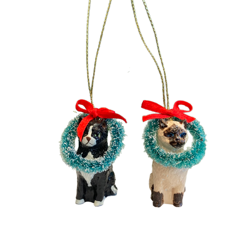 Cat Wreath Figurine